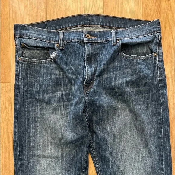 Mens Medium-Dark Levis - Picture 3 of 6